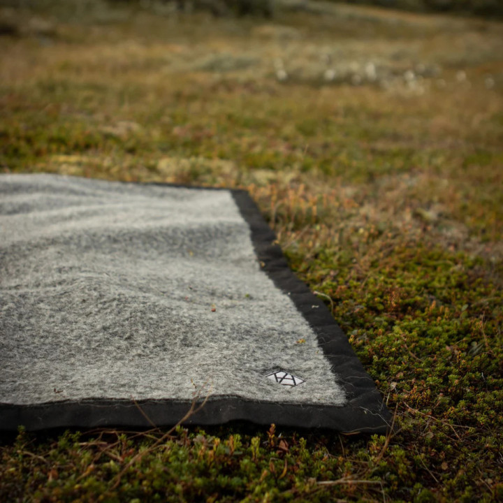 Couverture randonnée chien 70 × 90 cm | Mérinos & Cordura